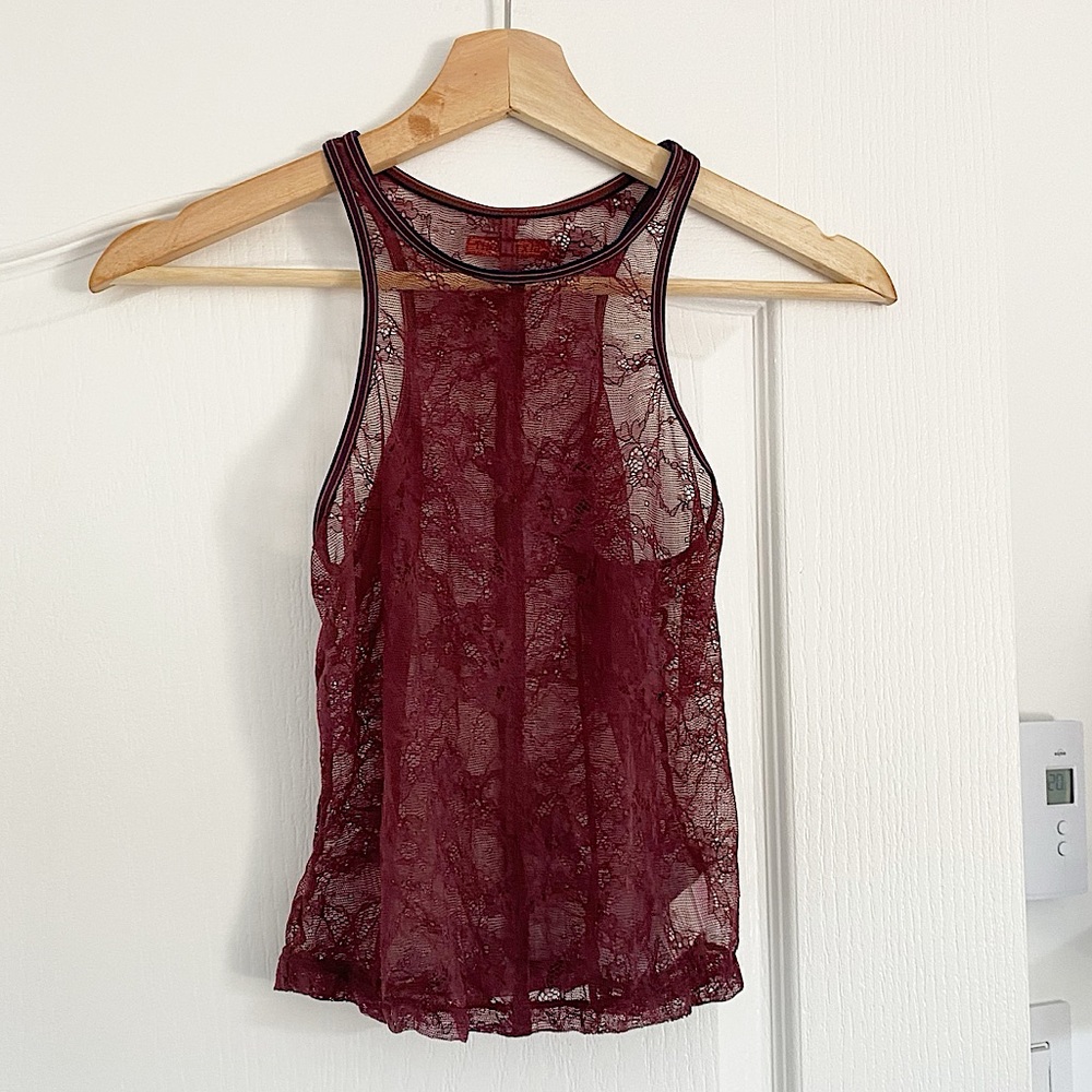 3/30$🤍 6IXTY8IGHT | Burgundy lace cropped tank